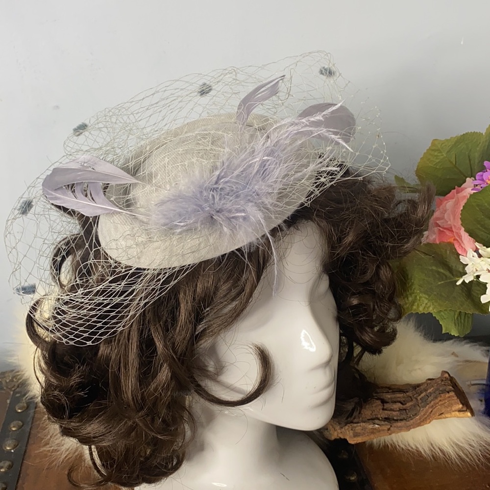. Vintage Fascinator Hat Hair Piece with Feather and Veil
